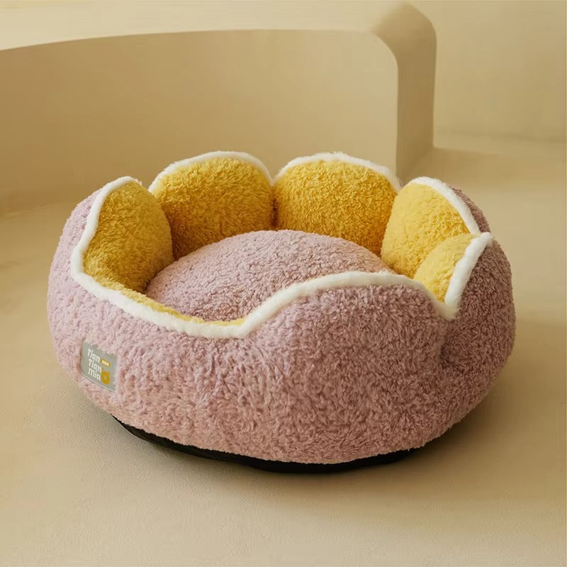 "Super Cozy Long Plush Cat Bed - Ideal for Cats & Small Dogs"
